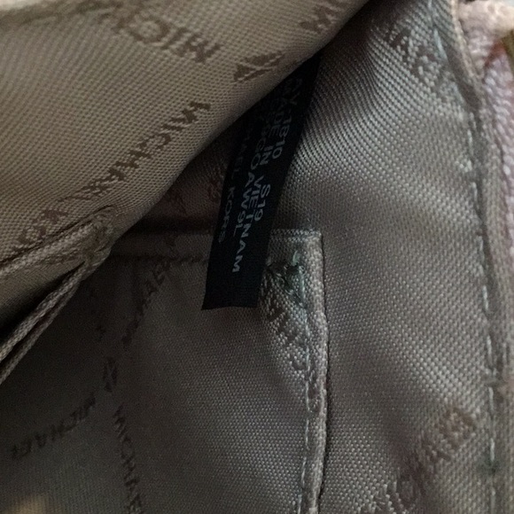 NWT Michael Kors Jet Set EFFIE TOWERS Nouveau Novelty Leather Large Wrislet - Picture 12 of 16